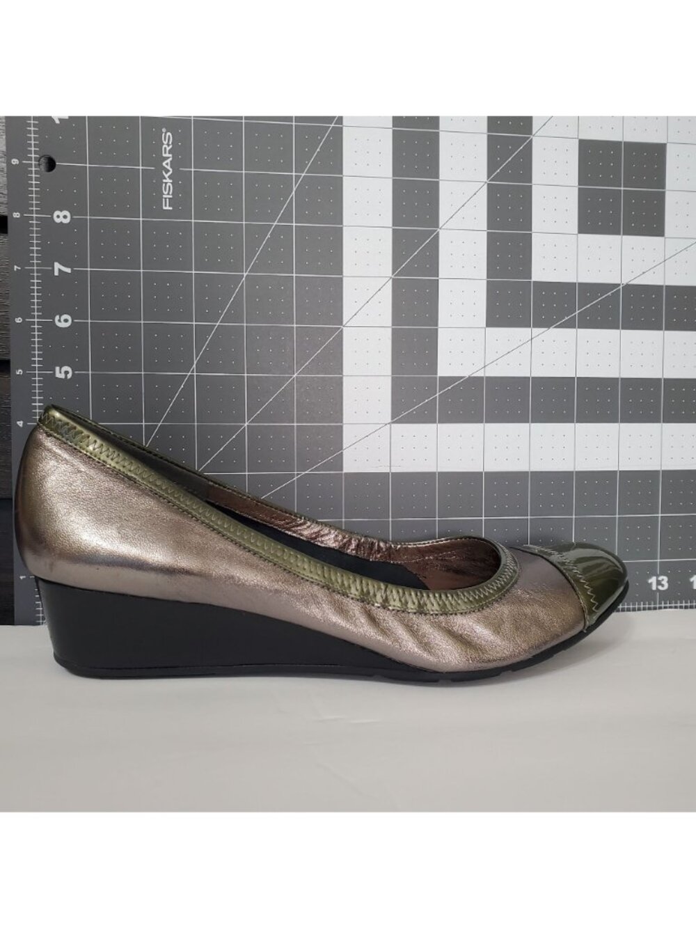 Cole Haan Nike Air Size 11 11M Pumps Wedge Round Patent Cap Toe Silver Green - Picture 12 of 13